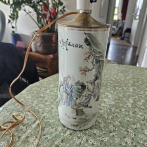 Lampe en porcelaine décor asiatique