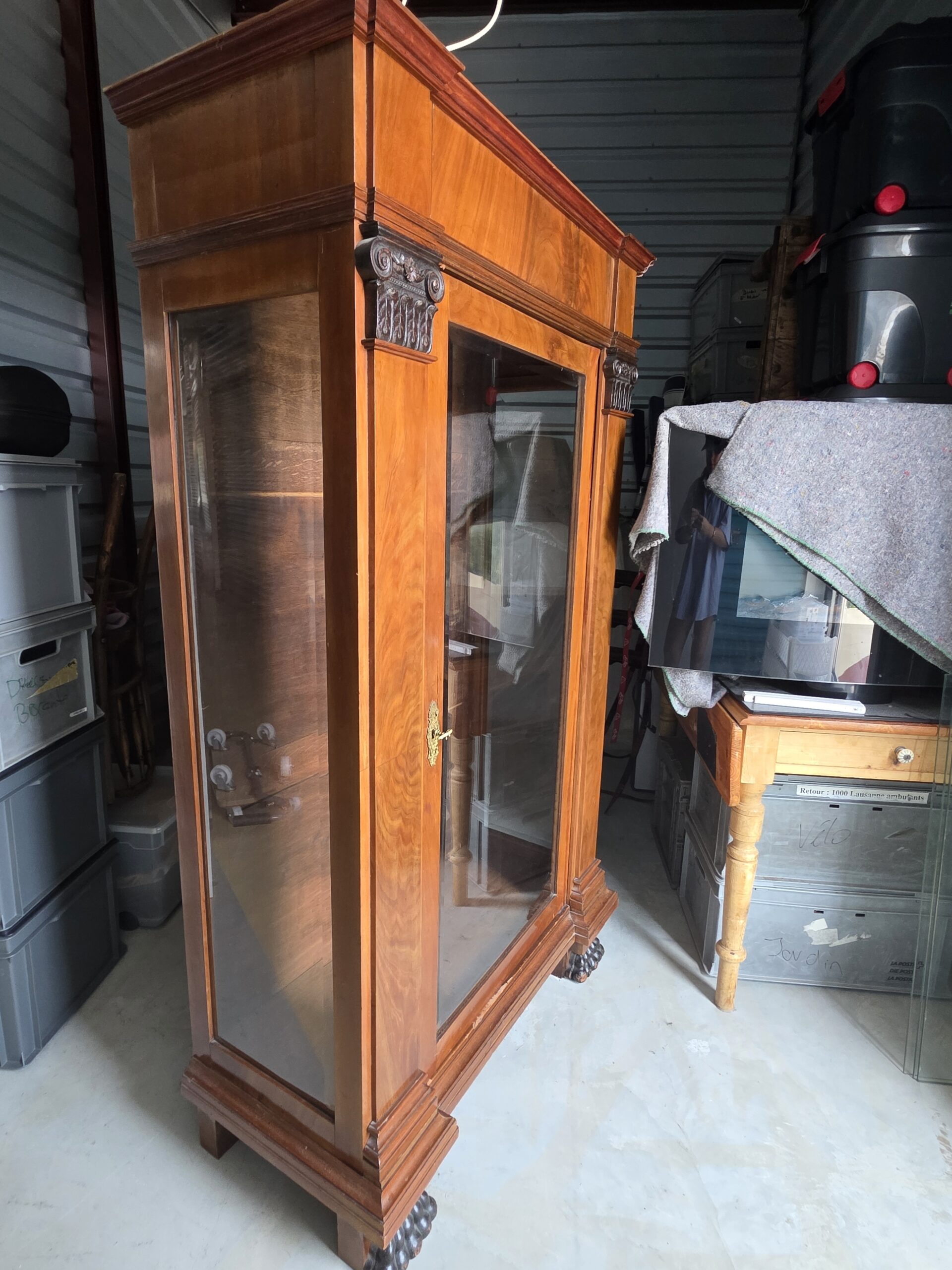 Grande vitrine en bois massif à porte vitrée – Image 2