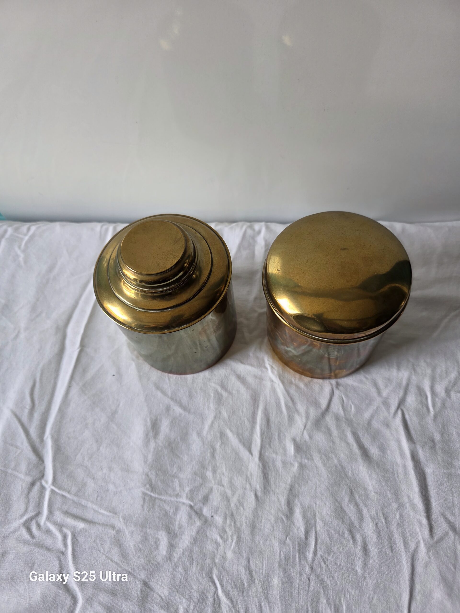 Lot de 2 boîtes cylindriques doré (thé etc..) – Image 1
